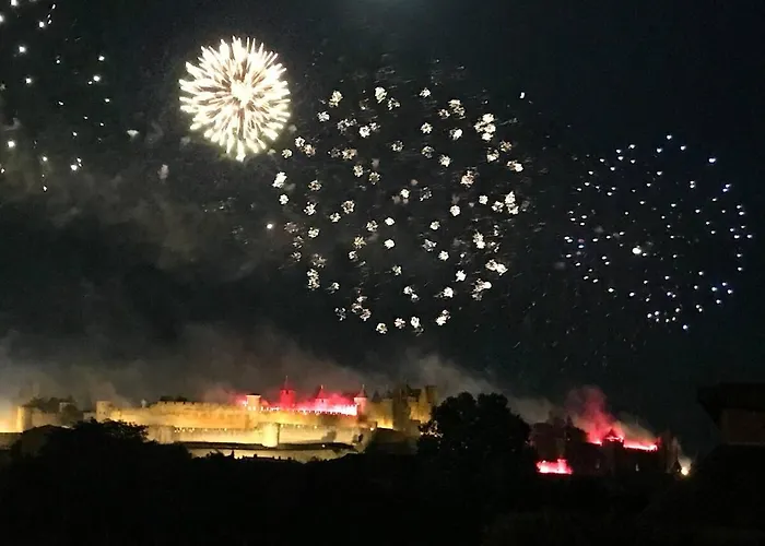 Avec Vue Panoramique Sur La Cite Medievale Καρκασόν